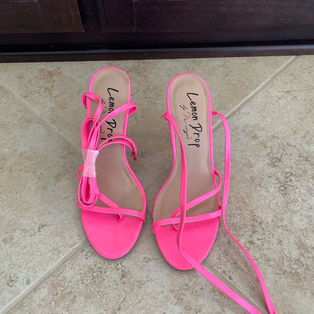 HOT PINK 🔥🔥🔥 strappy high heels